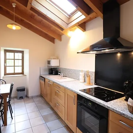Maison De Caractere Avec Jardin Clos Et Activites A Proximite - Parc Regional Des Volcans D'auvergne - Fr-1-742-309 度假居