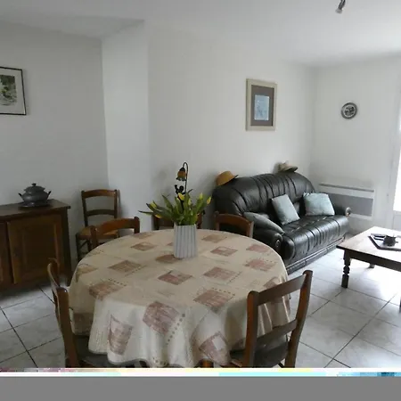 度假居 Maison De Caractere Avec Jardin Clos Et Activites A Proximite - Parc Regional Des Volcans D'auvergne - Fr-1-742-309 *