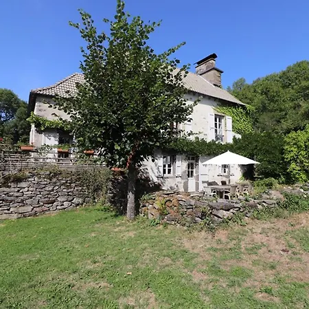 Maison De Caractere Avec Jardin Clos Et Activites A Proximite - Parc Regional Des Volcans D'auvergne - Fr-1-742-309