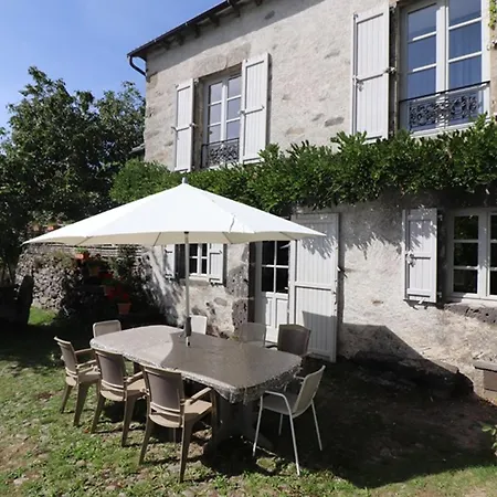 度假居 Maison De Caractere Avec Jardin Clos Et Activites A Proximite - Parc Regional Des Volcans D'auvergne - Fr-1-742-309 Le Monteil (Cantal)