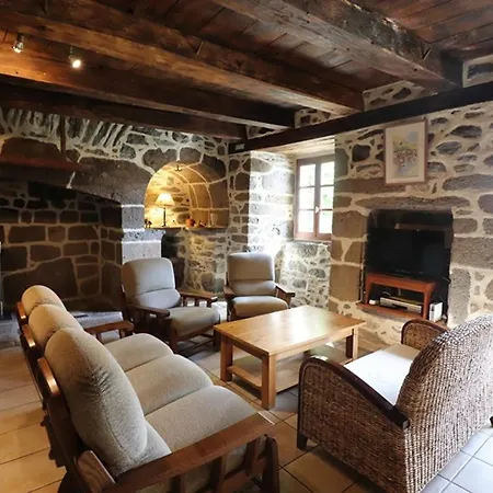 Maison De Caractere Avec Jardin Clos Et Activites A Proximite - Parc Regional Des Volcans D'auvergne - Fr-1-742-309 * Le Monteil (Cantal)